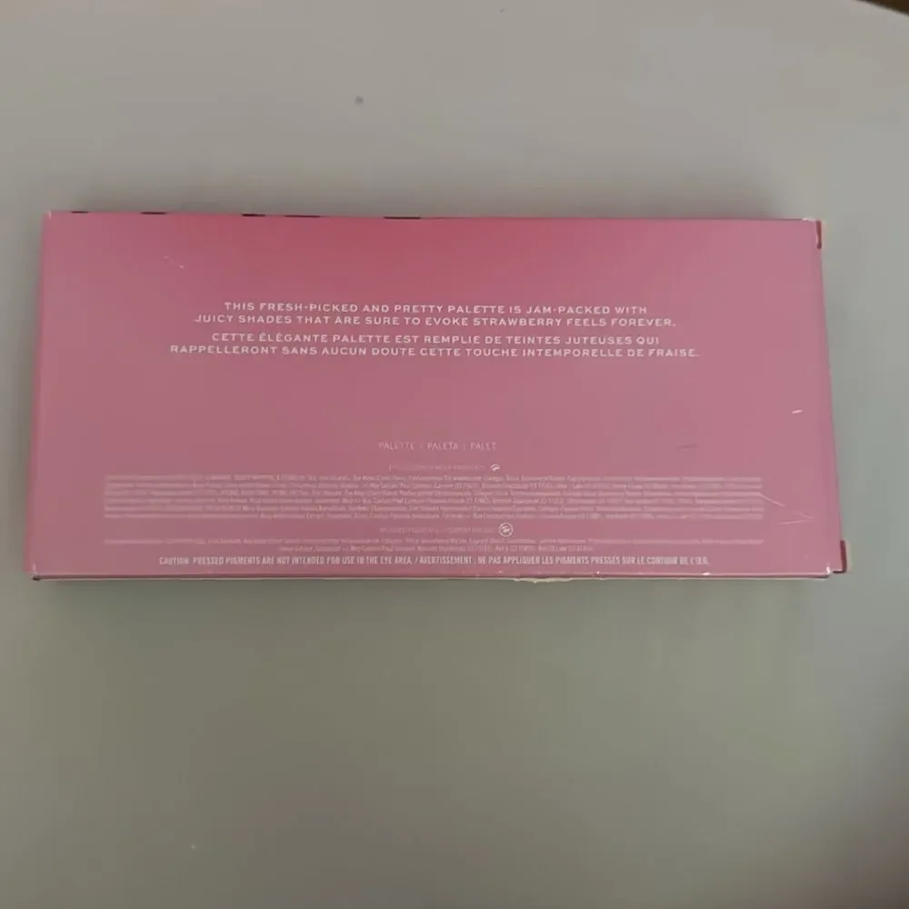 NIB 45.00 STRAWBERRY FEELS PALETTE